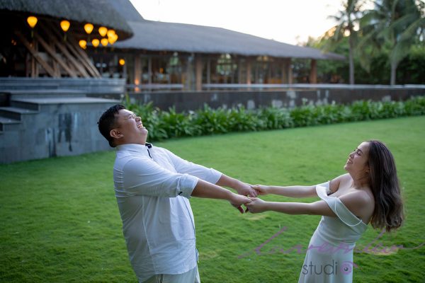 Hướng dẫn tạo dáng chụp ảnh couple làm sao đẹp