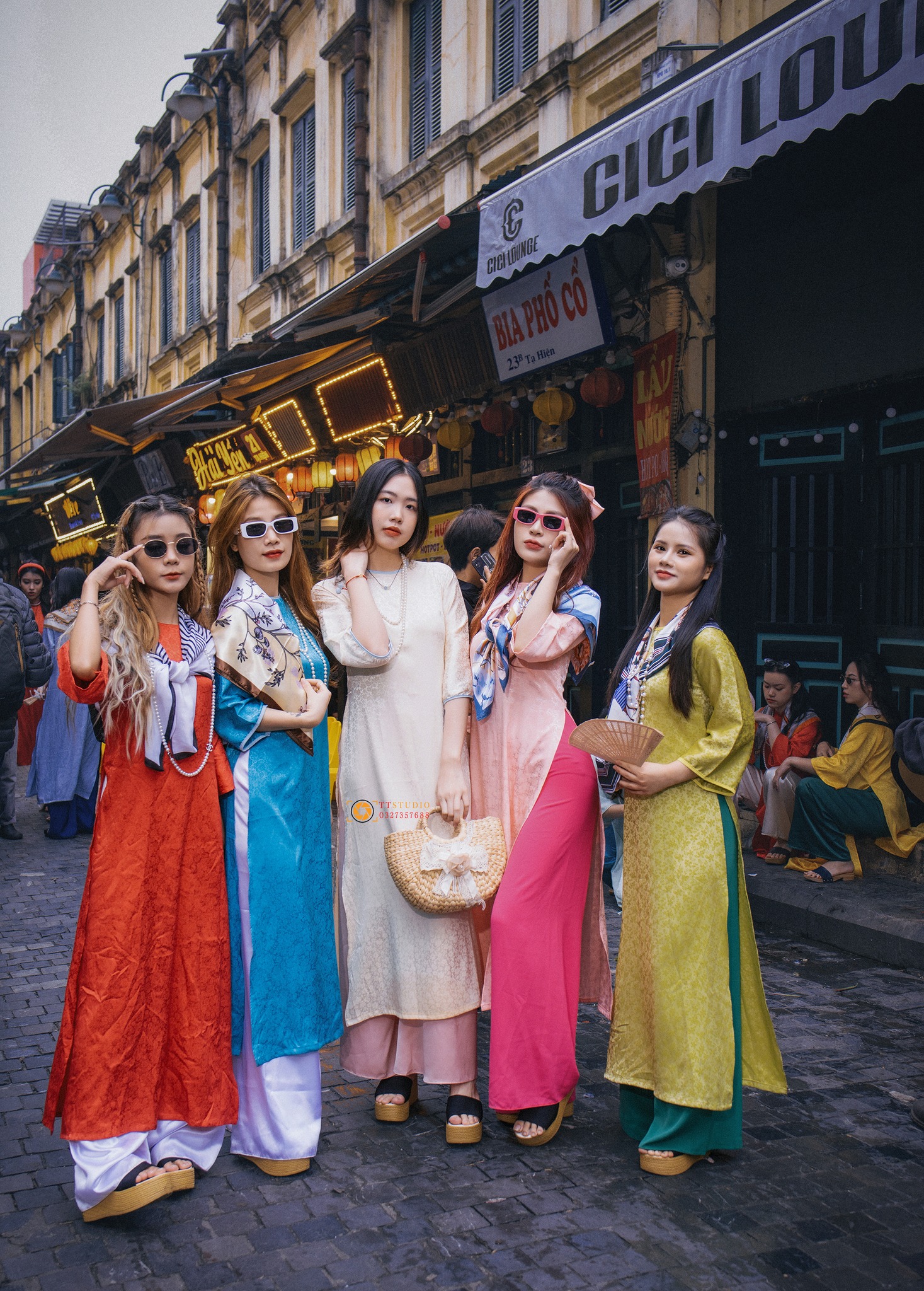 chụp hình tết nhóm tại thành phố Hồ Chí Minh