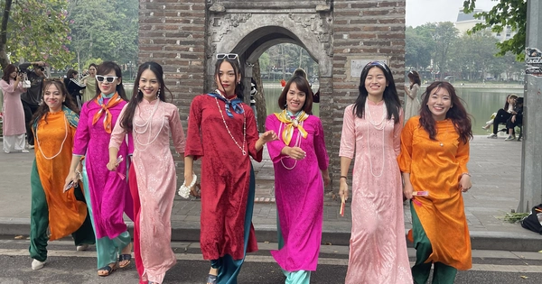 chụp hình tết nhóm tại thành phố Hồ Chí Minh