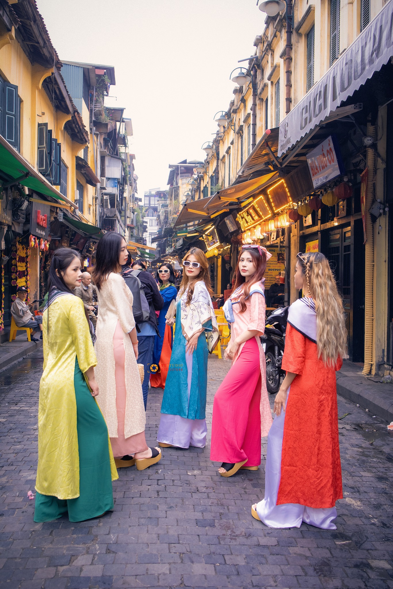 chụp hình tết nhóm tại thành phố Hồ Chí Minh