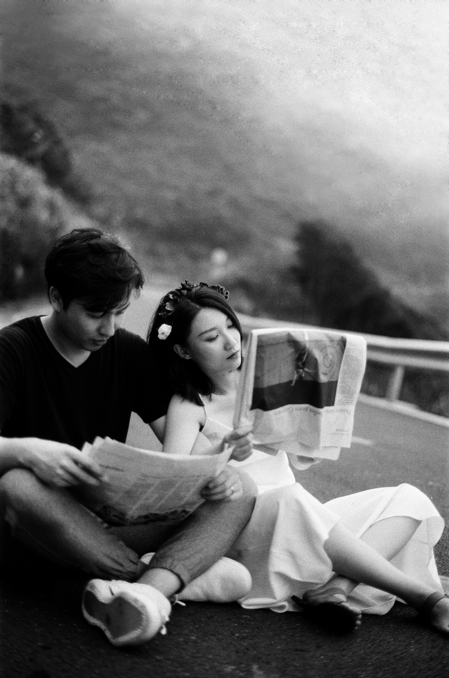 Chụp ảnh couple trắng đen nghệ thuật mới lạ mà đẹp