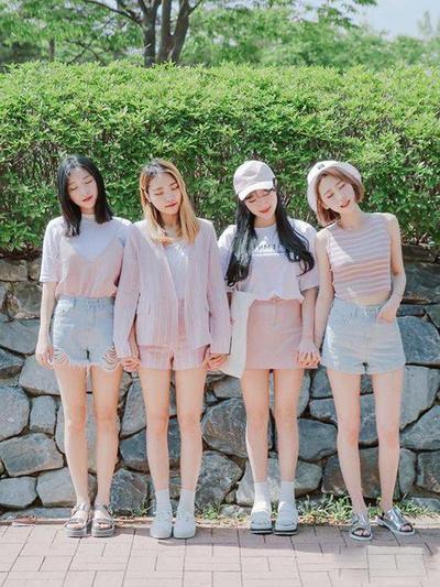 concept chụp ảnh nhóm ấn tượng để lưu giữ kỷ niệm đẹp