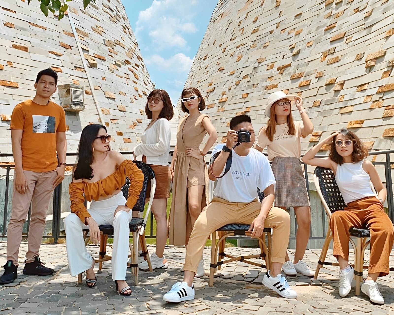 concept chụp ảnh nhóm ấn tượng để lưu giữ kỷ niệm đẹp