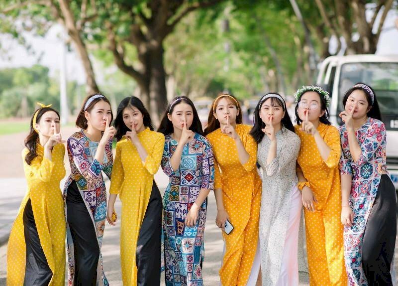 concept chụp ảnh nhóm ấn tượng để lưu giữ kỷ niệm đẹp