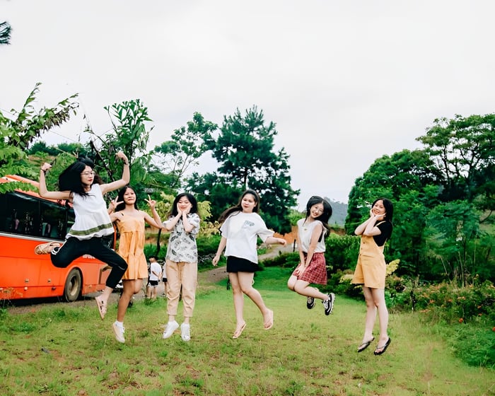 concept chụp ảnh nhóm ấn tượng để lưu giữ kỷ niệm đẹp