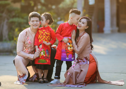 Sở hữu bộ ảnh gia đình Tết đẹp như tạp chí tại Tp.HCM