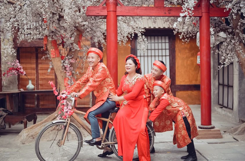 Sở hữu bộ ảnh gia đình Tết đẹp như tạp chí tại Tp.HCM