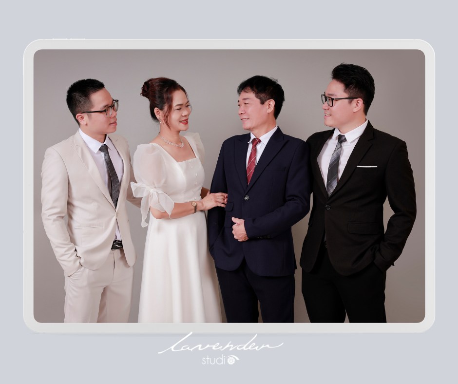 Gắn kết gia đình với bức ảnh Tết 2025 ngay tại nhà