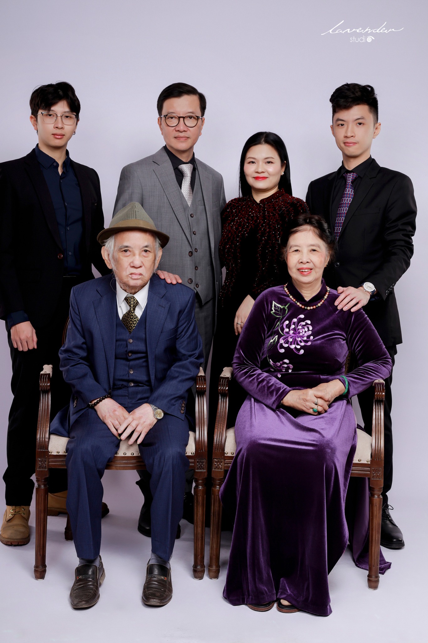 Gắn kết gia đình với bức ảnh Tết 2025 ngay tại nhà