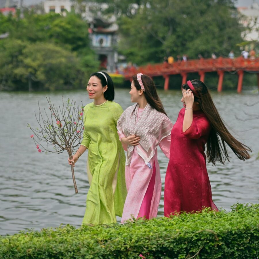 10 địa điểm chụp ảnh áo dài Tết tại Hà Nội xuân 2025 dành cho các cô nàng