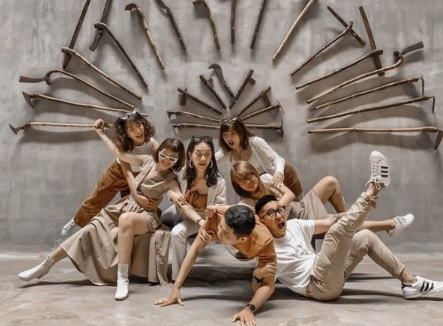 concept chụp hình bạn bè siêu ấn tượng thể hiện tình đoàn kết