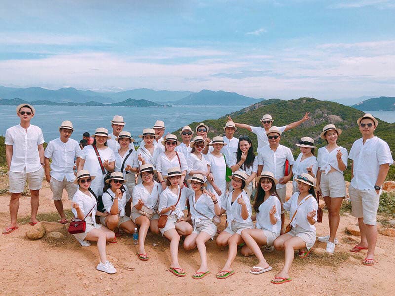 concept chụp hình bạn bè siêu ấn tượng thể hiện tình đoàn kết