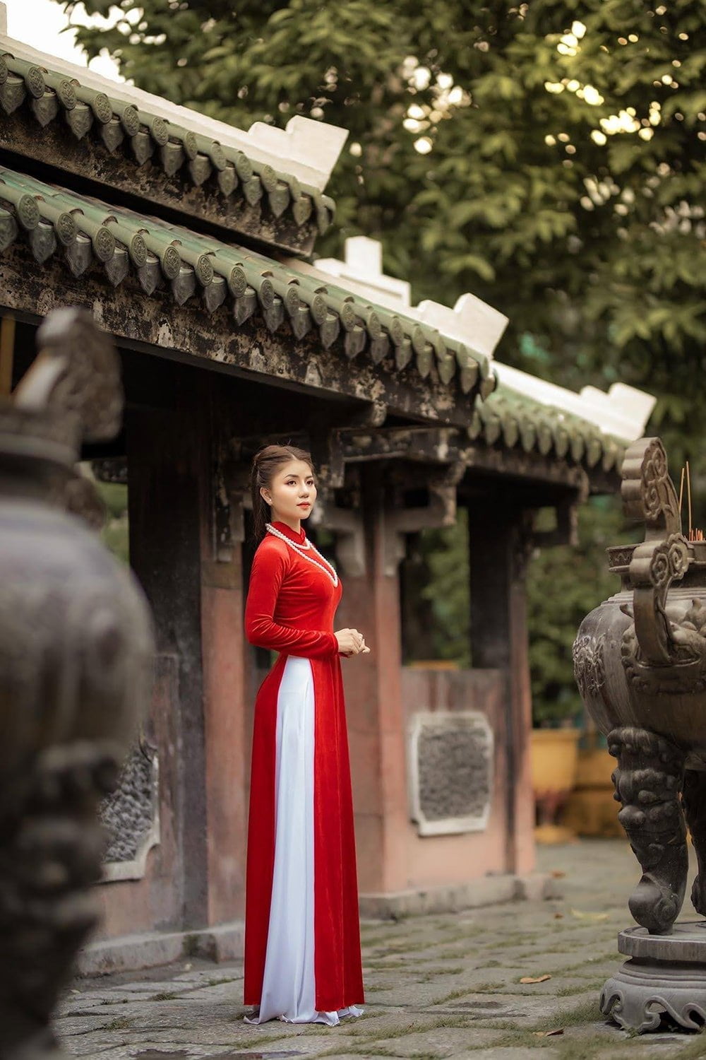 Chụp ảnh áo dài ở chùa: Những điều cần biết để có bức hình hoàn hảo
