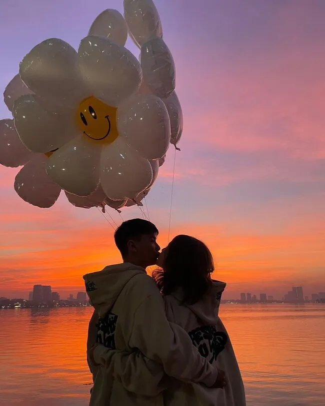 Hình ảnh cặp đôi chụp từ phía sau - Xu hướng chụp ảnh lãng mạn trong tình yêu