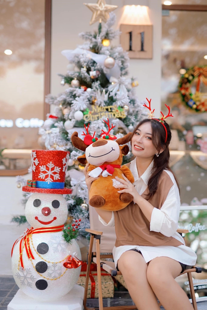 Gợi ý tư thế chụp ảnh Noel đơn giản nhưng lên hình cực xinh