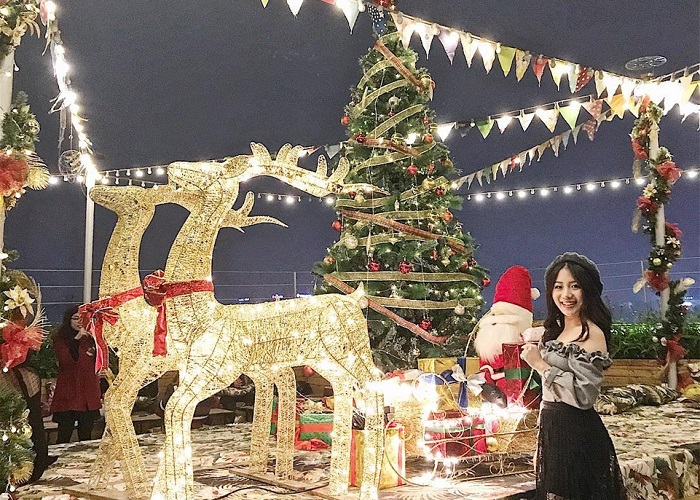 Top 10 địa điểm chụp ảnh đẹp nhất tại Hà Nội dịp Giáng sinh cập nhật 12/2025