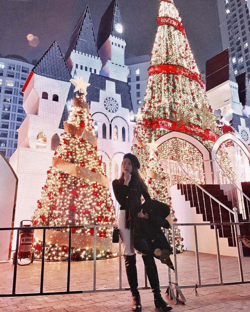 Top 10 địa điểm chụp ảnh đẹp nhất tại Hà Nội dịp Giáng sinh cập nhật 12/2025