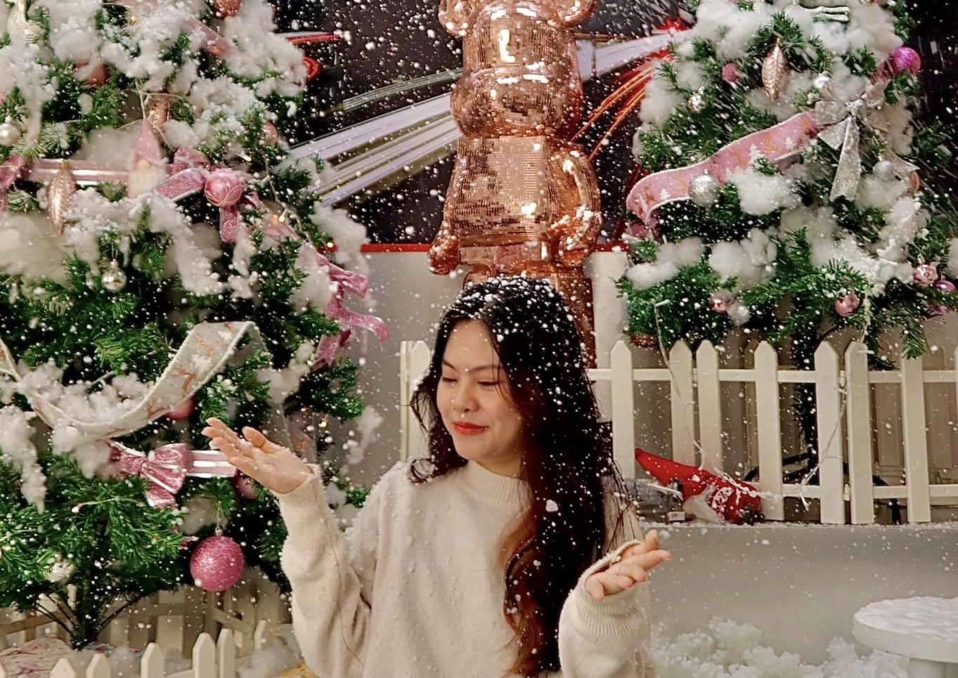 Top 10 địa điểm chụp ảnh đẹp nhất tại Hà Nội dịp Giáng sinh cập nhật 12/2025