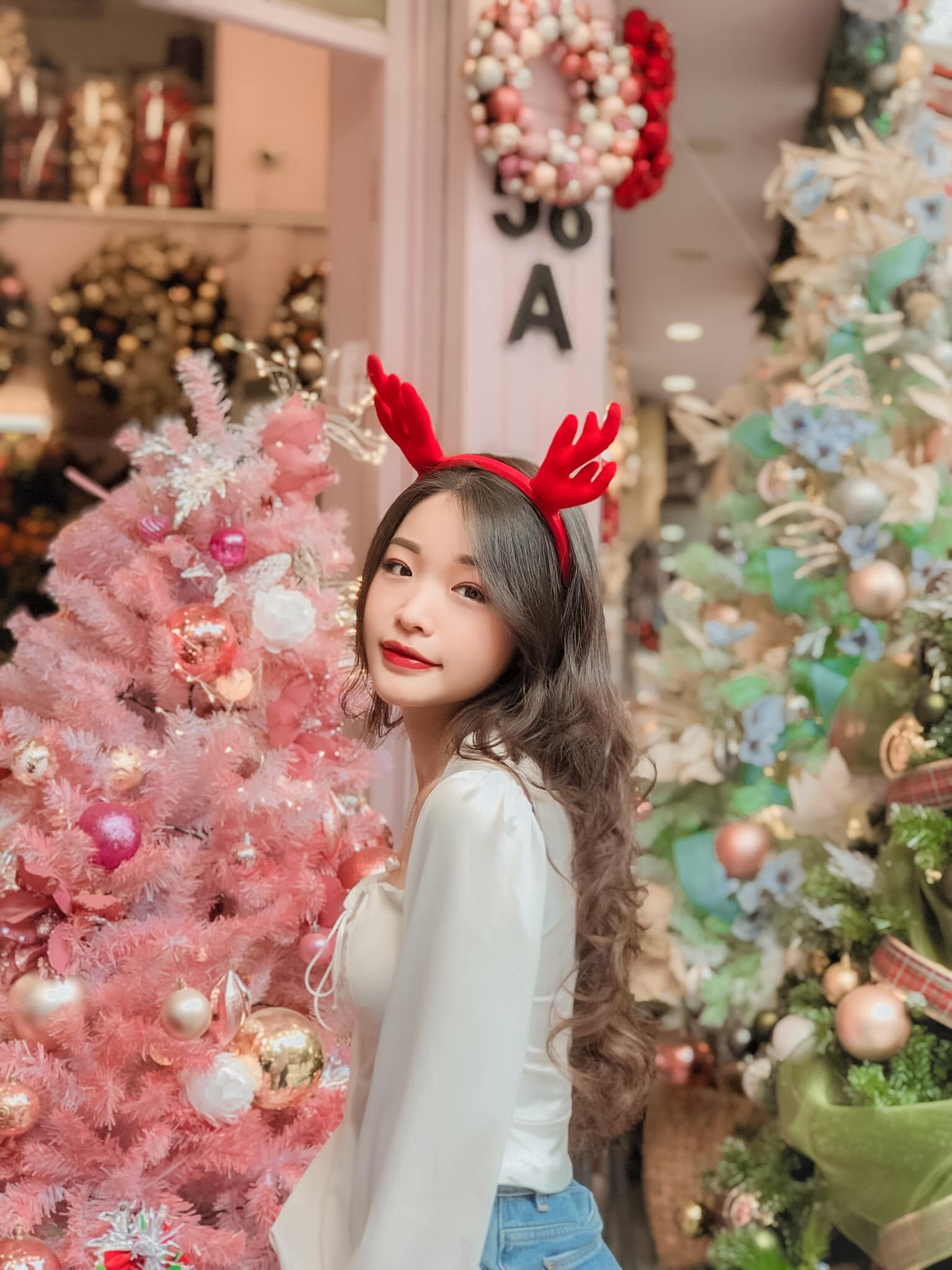 Top 10 địa điểm chụp ảnh đẹp nhất tại Hà Nội dịp Giáng sinh cập nhật 12/2025