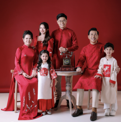 Những lưu ý khi chụp ảnh gia đình áo dài để có bộ ảnh đẹp và tự nhiên