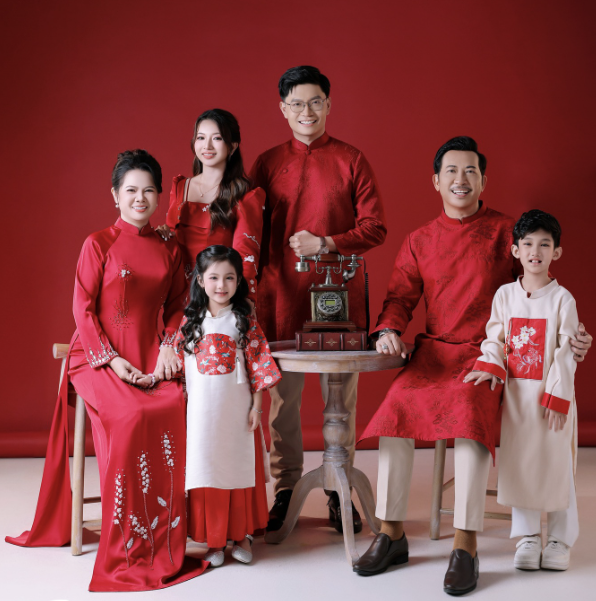 Những lưu ý khi chụp ảnh gia đình áo dài để có bộ ảnh đẹp và tự nhiên