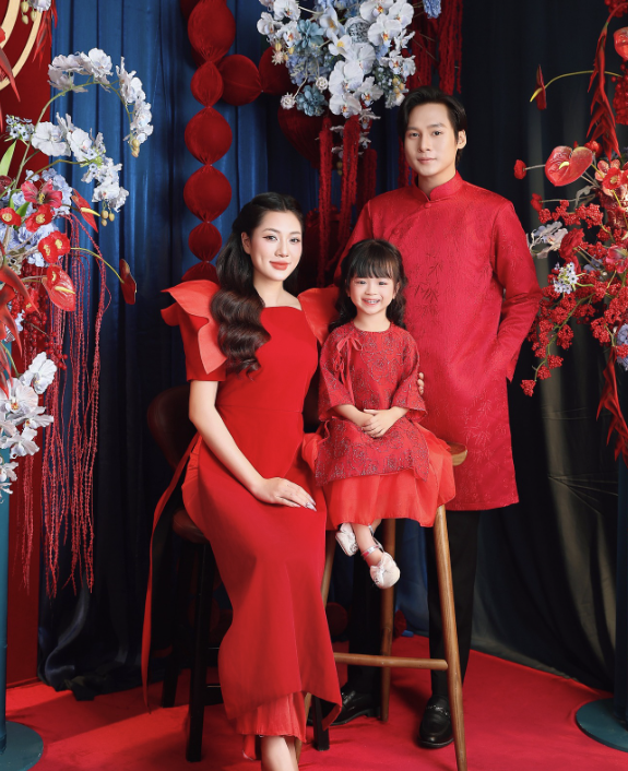 Những lưu ý khi chụp ảnh gia đình áo dài để có bộ ảnh đẹp và tự nhiên Những lưu ý khi chụp ảnh gia đình áo dài để có bộ ảnh đẹp và tự nhiên