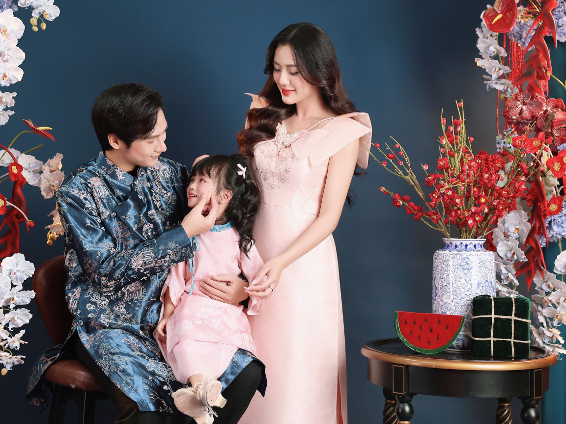 Những lưu ý khi chụp ảnh gia đình áo dài để có bộ ảnh đẹp và tự nhiên Những lưu ý khi chụp ảnh gia đình áo dài để có bộ ảnh đẹp và tự nhiên