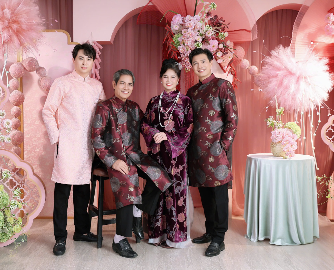 Chụp hình gia đình Tết 2026 tại TP.HCM: Bảng giá & Kinh nghiệm chọn gói