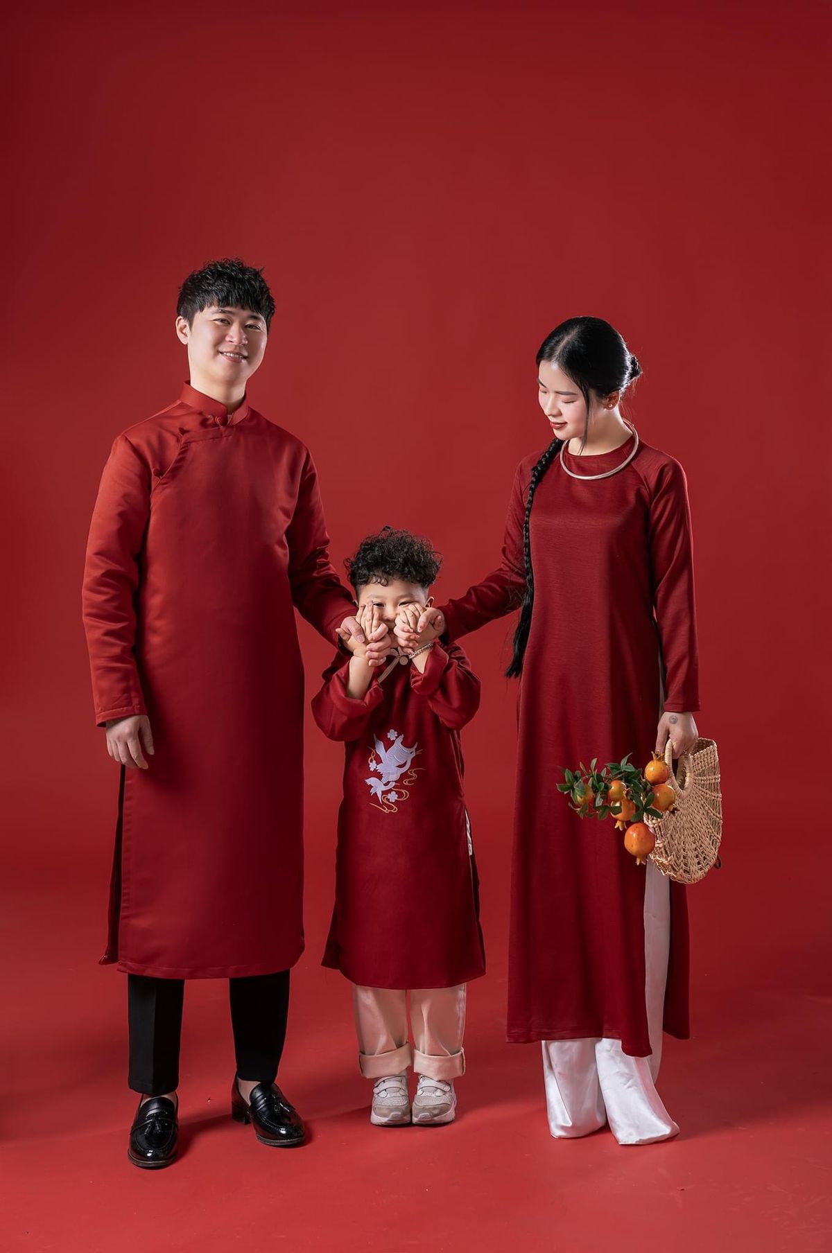 Chụp hình gia đình Tết 2026 tại TP.HCM: Bảng giá & Kinh nghiệm chọn gói