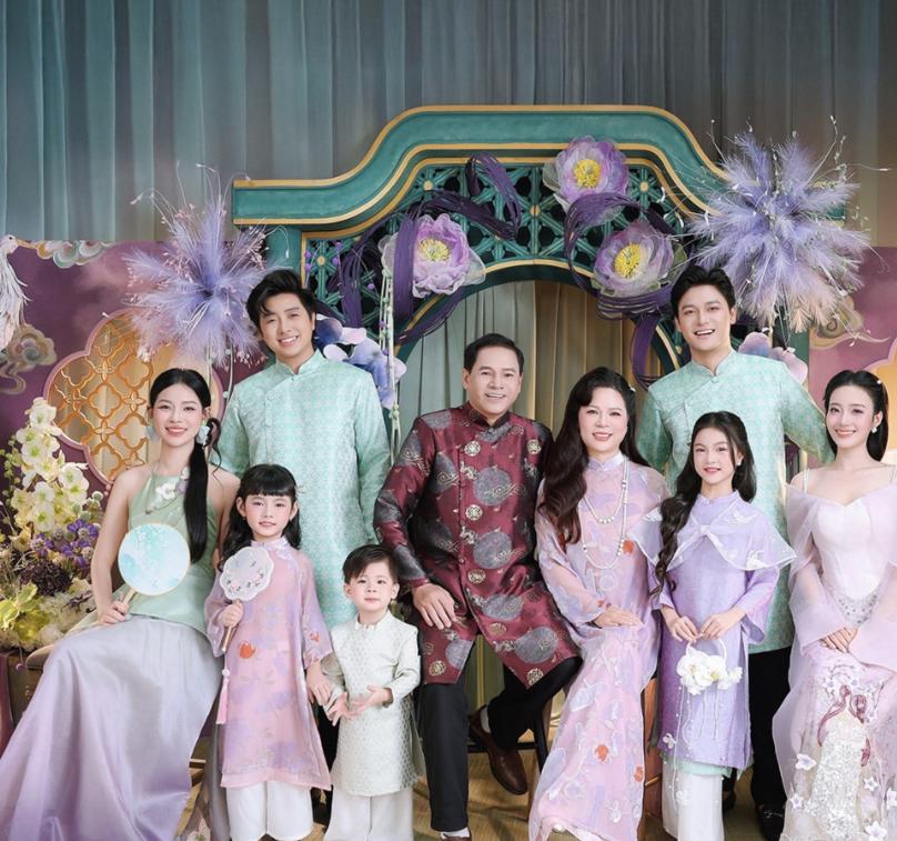 Những lưu ý khi chụp ảnh gia đình áo dài để có bộ ảnh đẹp và tự nhiên Những lưu ý khi chụp ảnh gia đình áo dài để có bộ ảnh đẹp và tự nhiên