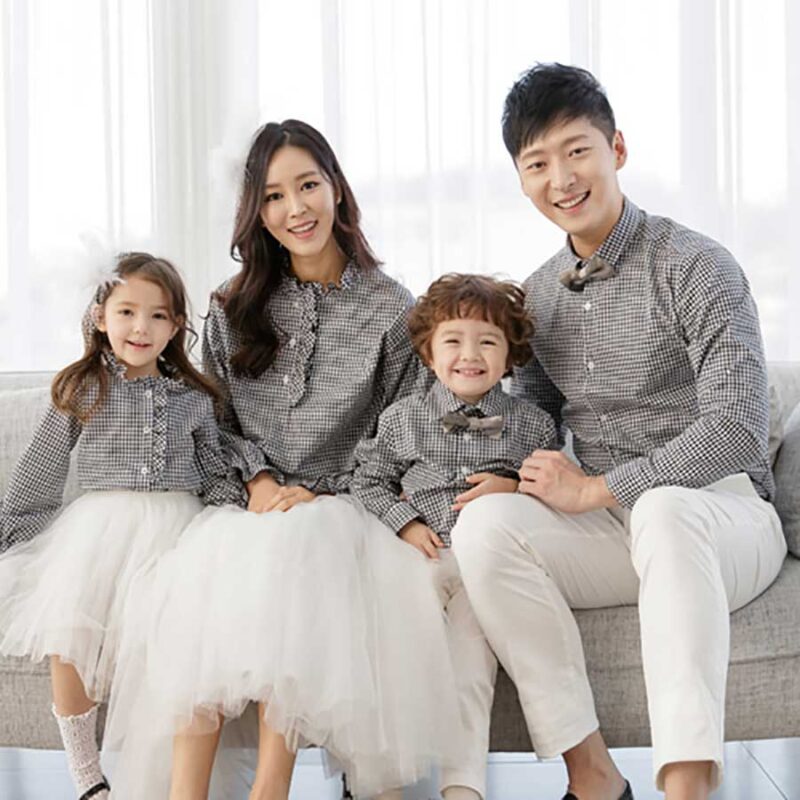 Gia Đình 4 Người Chụp Ảnh Tết Nên Mặc Gì Cho Đồng Điệu? Gia Đình 4 Người Chụp Ảnh Tết Nên Mặc Gì Cho Đồng Điệu?