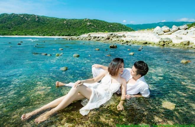 Dịch vụ chụp ảnh cưới kết hợp du lịch biển lãng mạn 2026