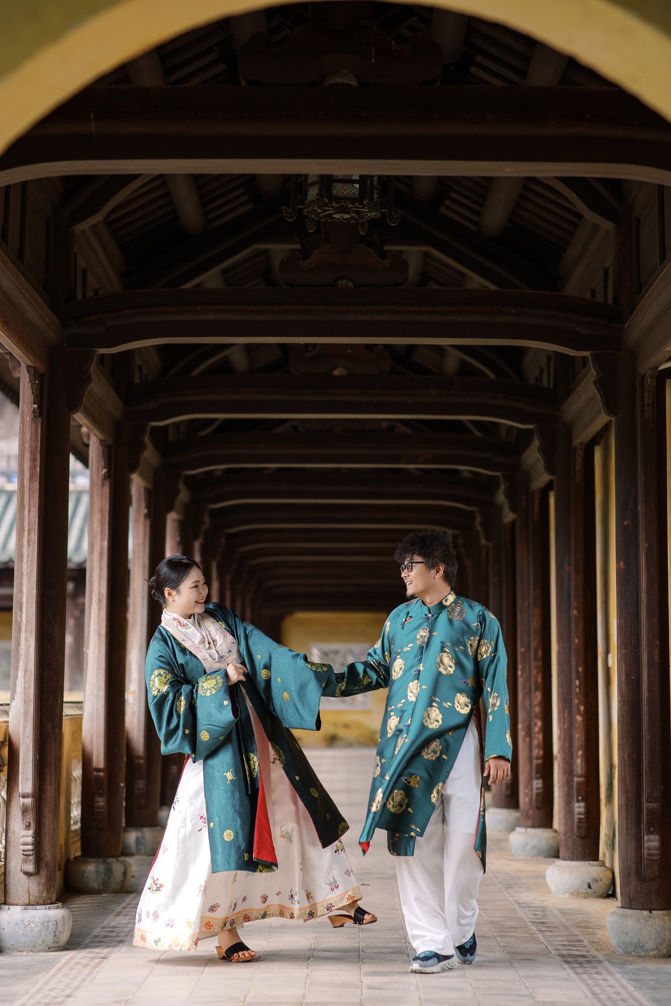 Chụp ảnh couple áo dài vintage phong cách cố đô Huế