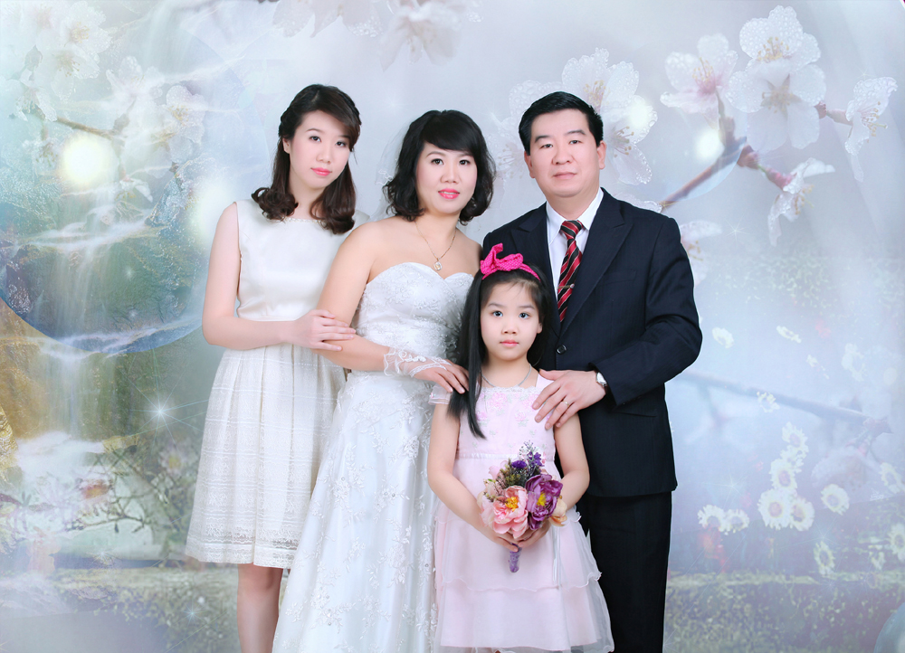 Chụp ảnh kỷ niệm ngày cưới cùng con (1) Chụp ảnh kỷ niệm ngày cưới cùng con (1)