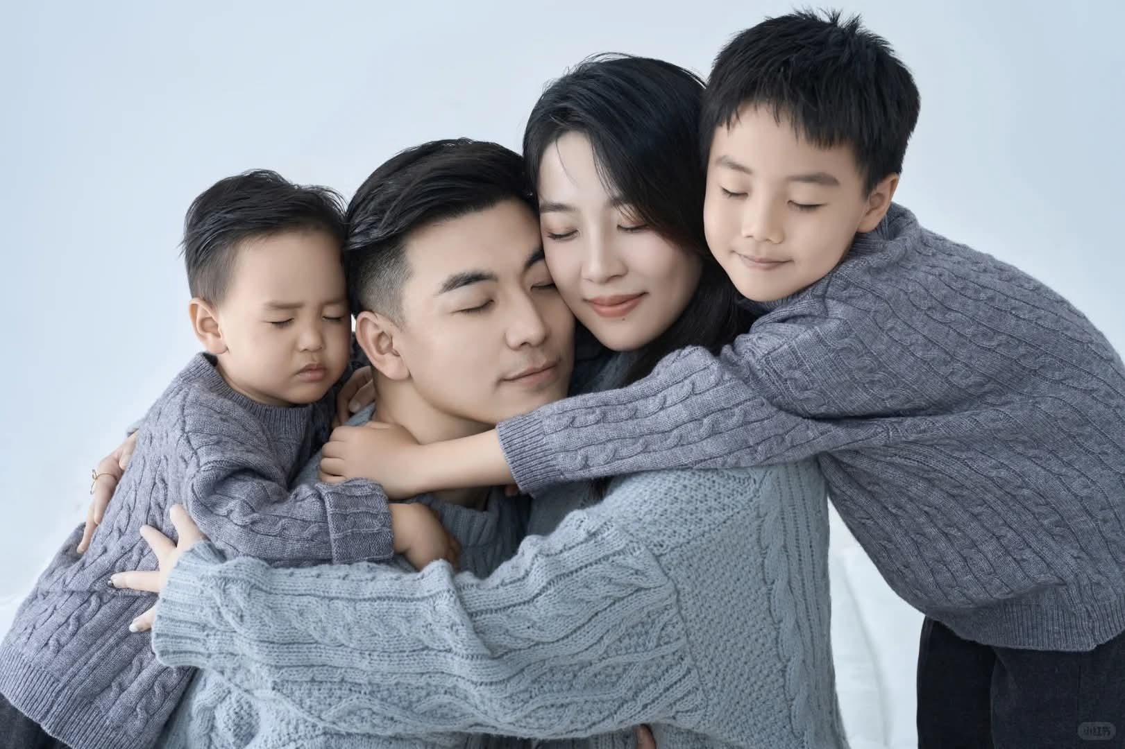 Chụp ảnh kỷ niệm ngày cưới cùng con Chụp ảnh kỷ niệm ngày cưới cùng con